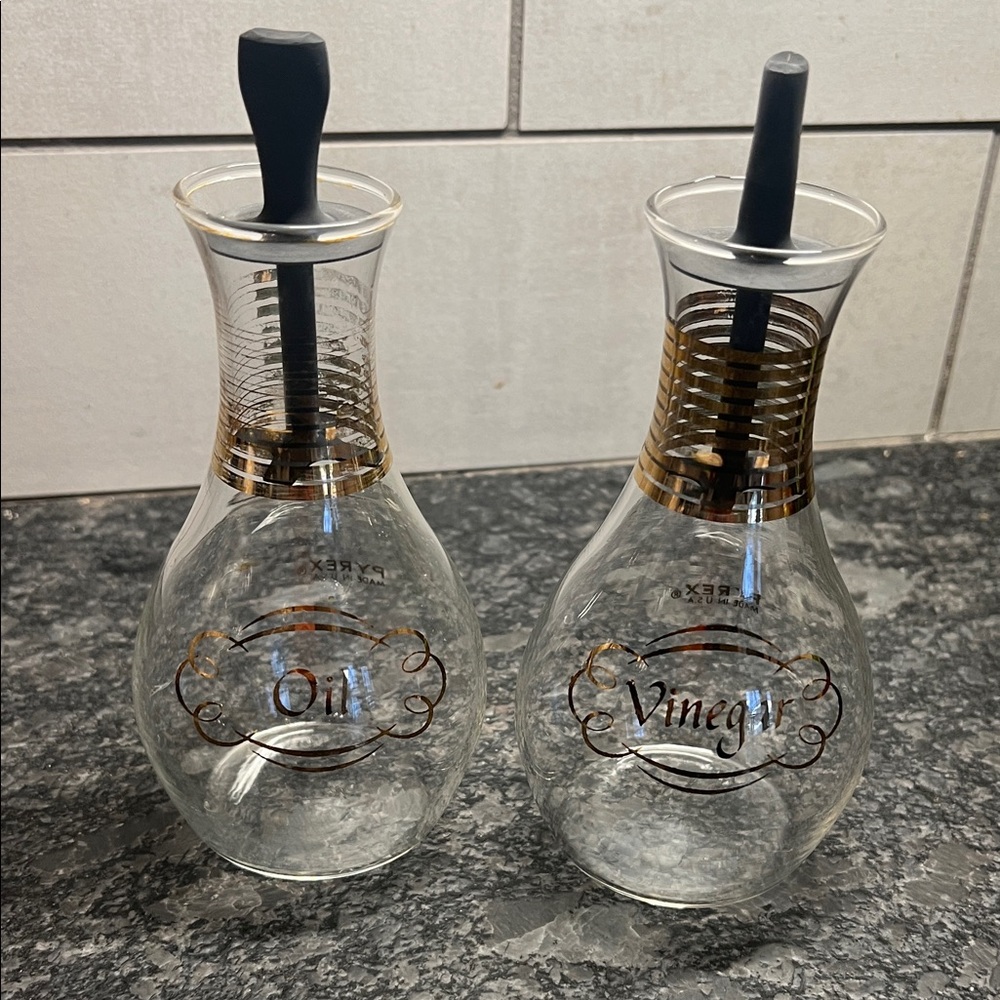 PYREX Glass Oil and Vinegar Dispenser Set with Gold Accents. RARE!! 1950’s 1960’